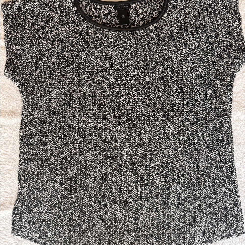 Ann Taylor Black and White Short Sleeve Knit Top